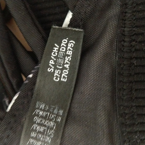 Victoria SPORT Bras - Picture 8 of 8